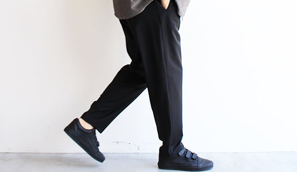 スラックス STILL BY HAND /  1 Tuck Easy Slacks STILL BY HAND / スティル バイ ハンド】 1 Tuck Easy Slacks .夏でも