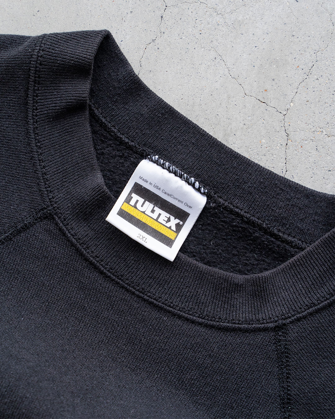 【VINTAGE】80-90s University Graphic Sweat 『IOWA HAWKS』 TULTEX