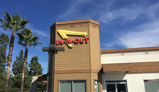 IN-N-OUT BURGER。