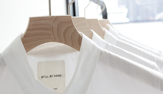 【STILL BY HAND / スティル バイ ハンド】一枚は持っておきたい夏の白シャツ。