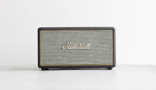 店内の音響アイテム【Marshall】古いアンプのようなスピーカー。