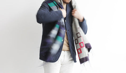 スタイリングのアクセントにぴったりな【KHATA / カタ】のNepal Stole .もちろんギフトにもオススメです。