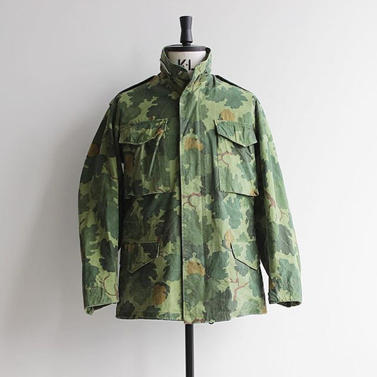 【60s Mitchell Pattern Camo M-65 Jacket】イベント最終日のご紹介アイテムはイベント初日にこのインスタグラムでもアップした超希少のコレクターアイテム、ミッチェルカモのM-65について詳しく触れております。次に出会うことは困難と思われるこのイベント1番のスペシャルです。お探しの方、気になる方はこのタイミングにお問い合わせ下さい。詳しくはホームページをご覧くださいませ。