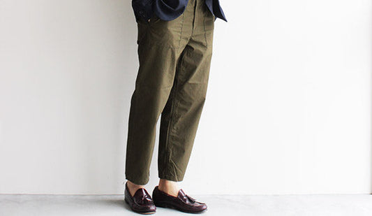 【STILL BY HAND / スティル バイ ハンド】Uncle Cut Cotton Baker Pants独特な肌触りのアンクルカットパンツ。