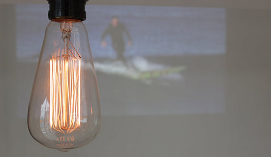 【EDISON BULB ＆ Surf Movie】カウンターのお気に入りスポット。