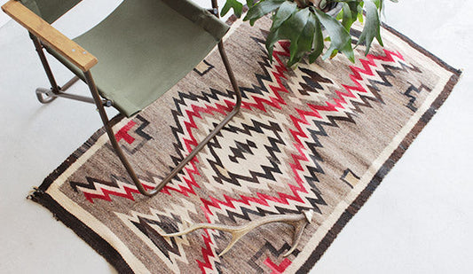 【30s Navajo Rug】今回の買い付けアイテムの中でも圧倒的な存在感を誇るスペシャルピース。