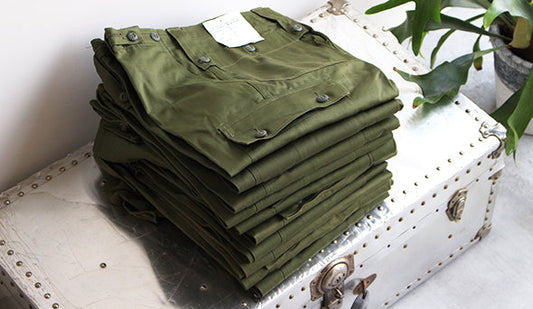 大量に買い付ける事ができた【Australian Army Fatigue Trousers】も残り数本です。