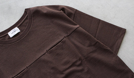 【FEW FABRICS】からもオススメのアイテムが届きました。1枚で活躍するカットソーです。