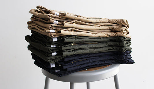 【STILL BY HAND / スティル バイ ハンド】Slim Tapered Chino Trousers.品の良い素材と抜群のシルエットが魅力の1本。