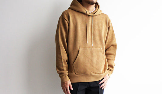 【Blurhms / ブラームス】Wide-Wale P/O Hoodie.独特な素材で品良く着れるニットフーディー。