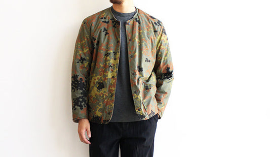 【orslow / オアスロウ】Flecktarn Camo No Collar Jacket.リバーシブルで使えるライナージャケット。