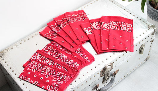 【Vintage 70s Deadstock Bandanna】なども買い付けております。