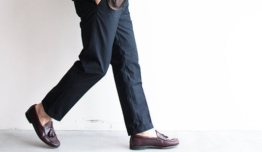 【STILL BY HAND / スティル バイ ハンド】Tapered Cotton W-Trousers.久々に登場のスリムトラウザー。