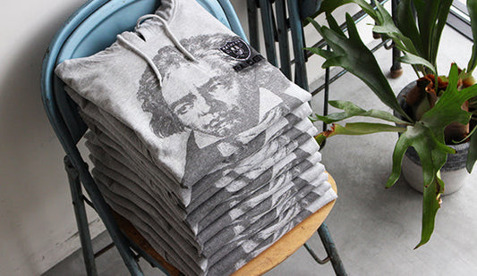 【NFL RAIDERS Official Hoodie “Beethoven” Over Print Remak】抜群にクールなフーディが入荷です。