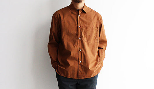 【STILL BY HAND / スティル バイ ハンド】Regular Collar Relaxed Shirts.自然体で品の良い大人な1枚。