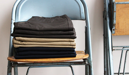 【STILL BY HAND / スティル バイ ハンド】からSlim Tapered Chino Trousersが入荷いたしました。