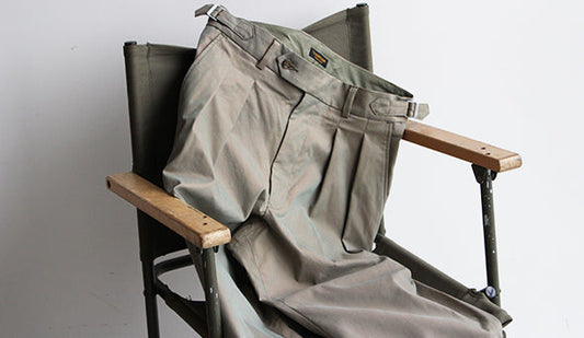【A VONTADE】Officer Trousers "Tapered Fit"ディテールとシルエットの作り込みが光る1本。