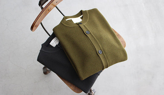 【STILL BY HAND / スティル バイ ハンド】Crew Neck Cardigan.使い勝手の良いウールカーディンが入荷です。
