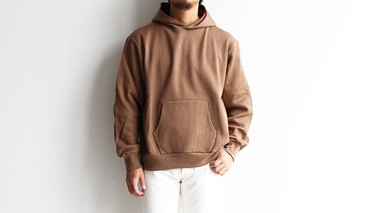【Blurhms / ブラームス】Wide-Wale Crew Neck ＆ Hoodie.オススメの1枚を是非、お試しください。