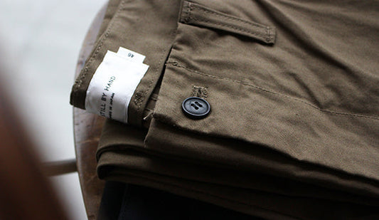 【STILL BY HAND / スティル バイ ハンド】からも形の良い春トラウザーが入荷しております。