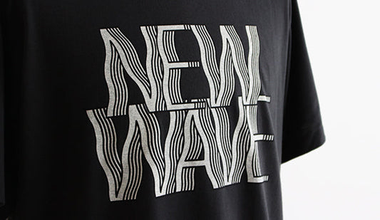 夏に向けてTシャツ関係も充実しております。秀逸なグラフィックが揃っております。