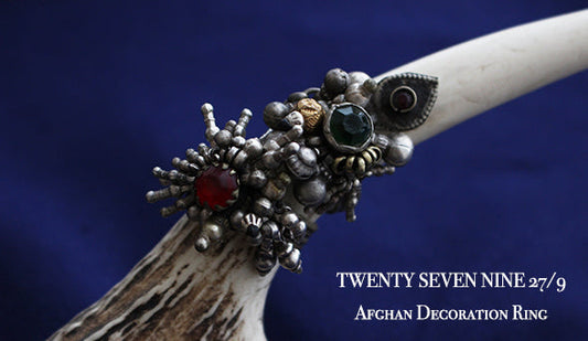 【TWENTY SEVEN NINE 27/9】 Afghan Decoration Ring.異素材を組み合わせた独自のセンスを感じるリング。