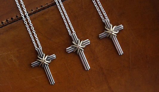 【VINTAGE】90－00s Vintage Tiffany and Co ”18K Gold ＆ Silver Cross Necklace " をリリース致しました。