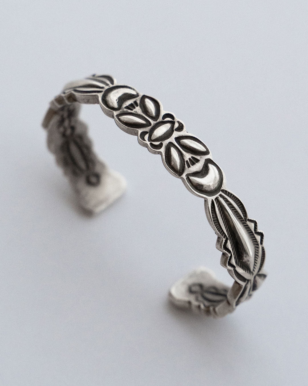 【Indian Jewelry】Navajo『RAY ADAKAI』Double Stamp Bangle ①
