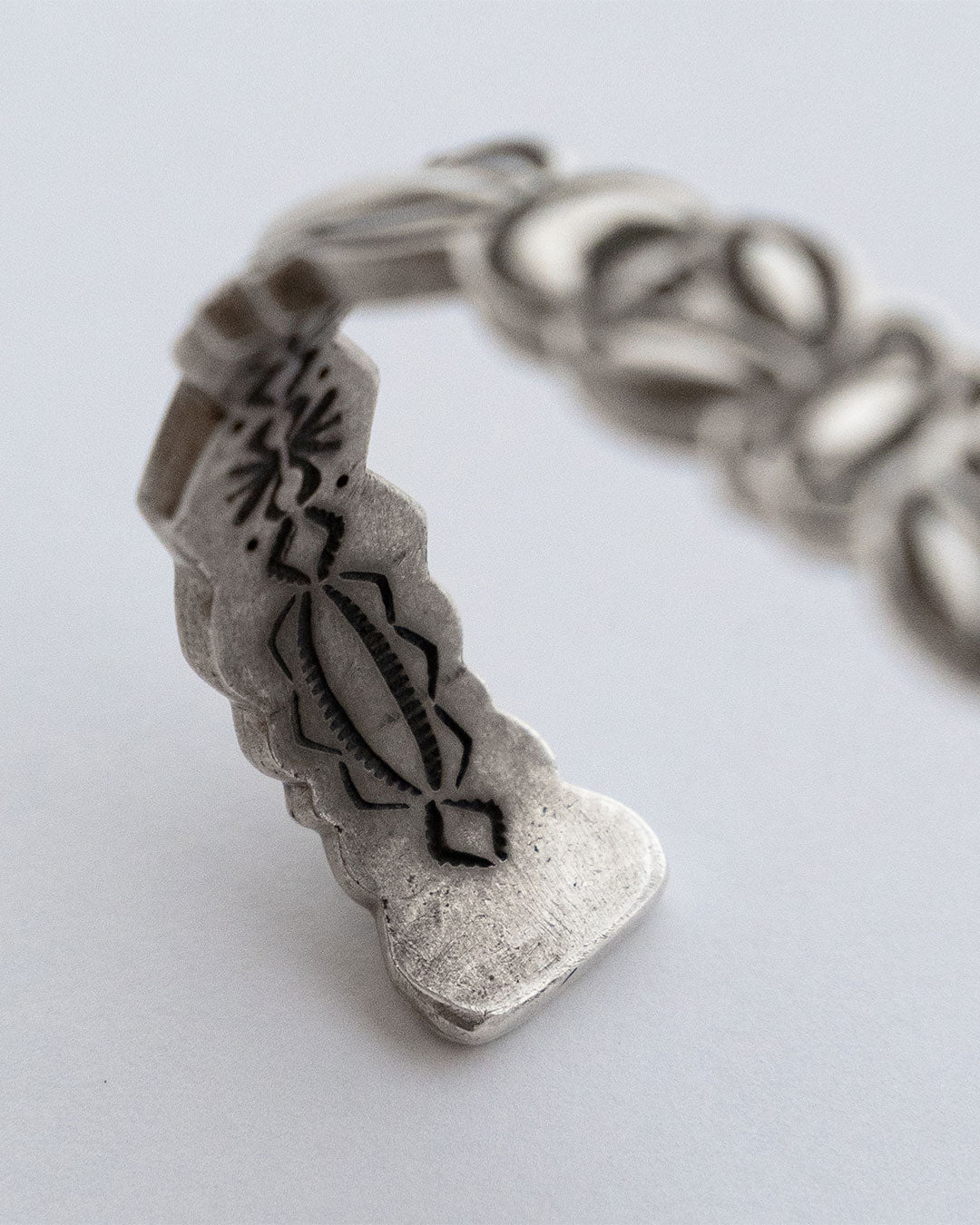 【Indian Jewelry】Navajo『RAY ADAKAI』Double Stamp Bangle ①