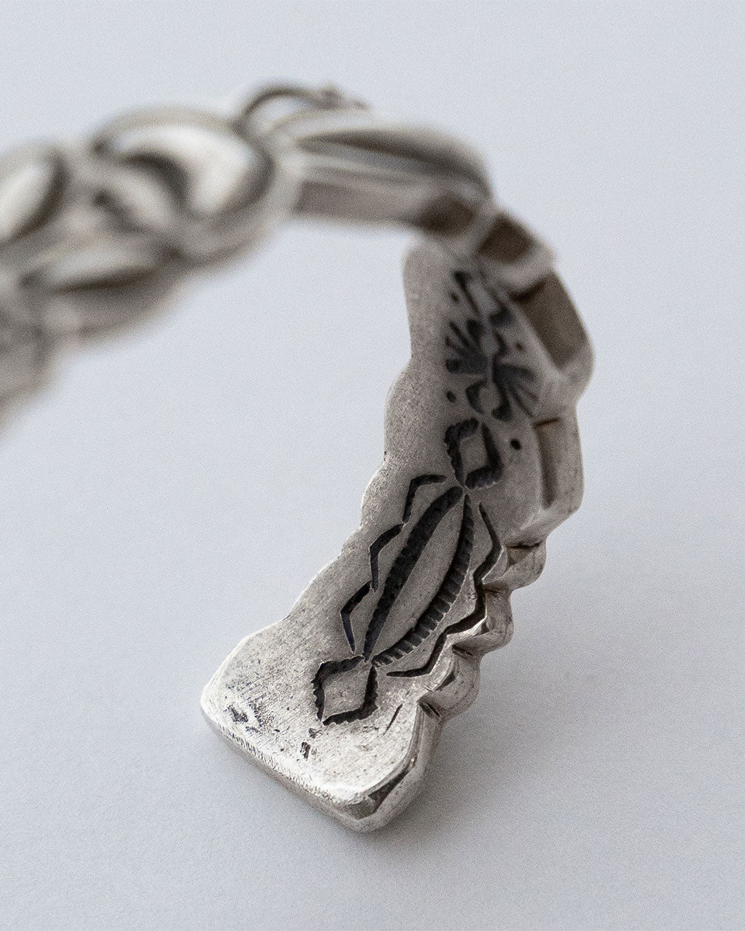 【Indian Jewelry】Navajo『RAY ADAKAI』Double Stamp Bangle ①