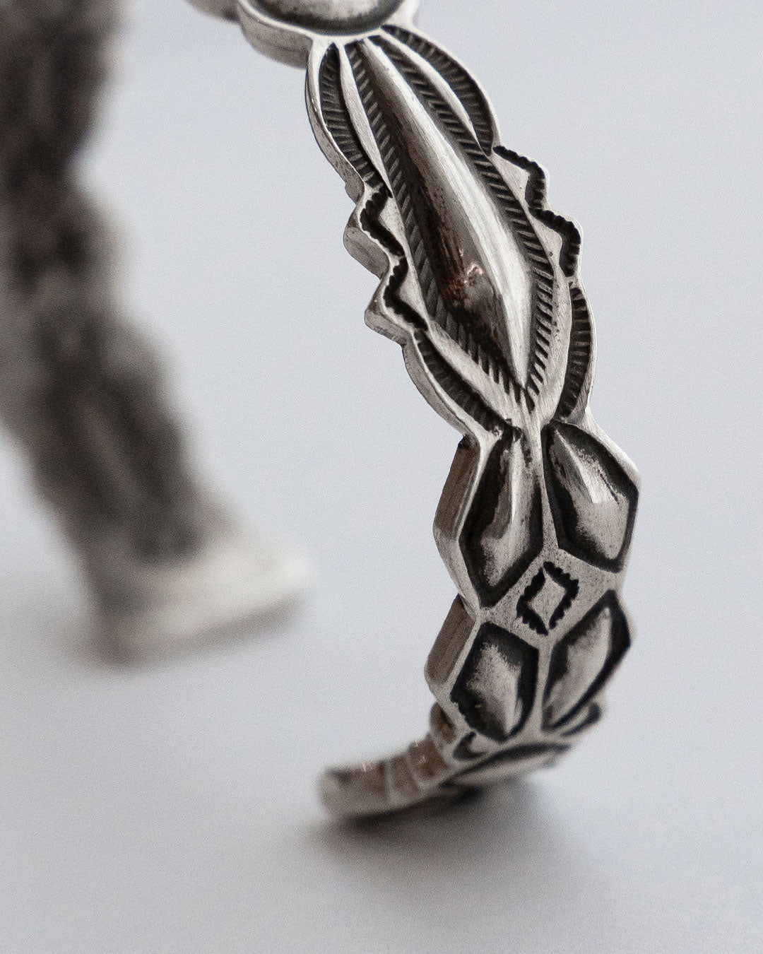 【Indian Jewelry】Navajo『RAY ADAKAI』Double Stamp Bangle ①