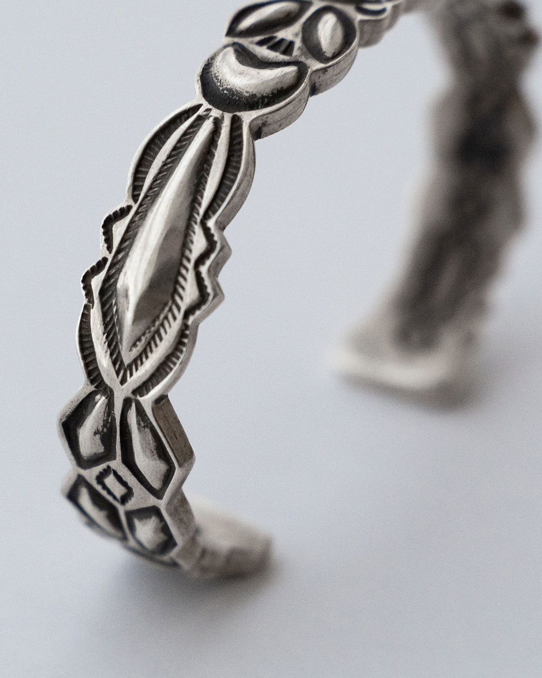 【Indian Jewelry】Navajo『RAY ADAKAI』Double Stamp Bangle ①