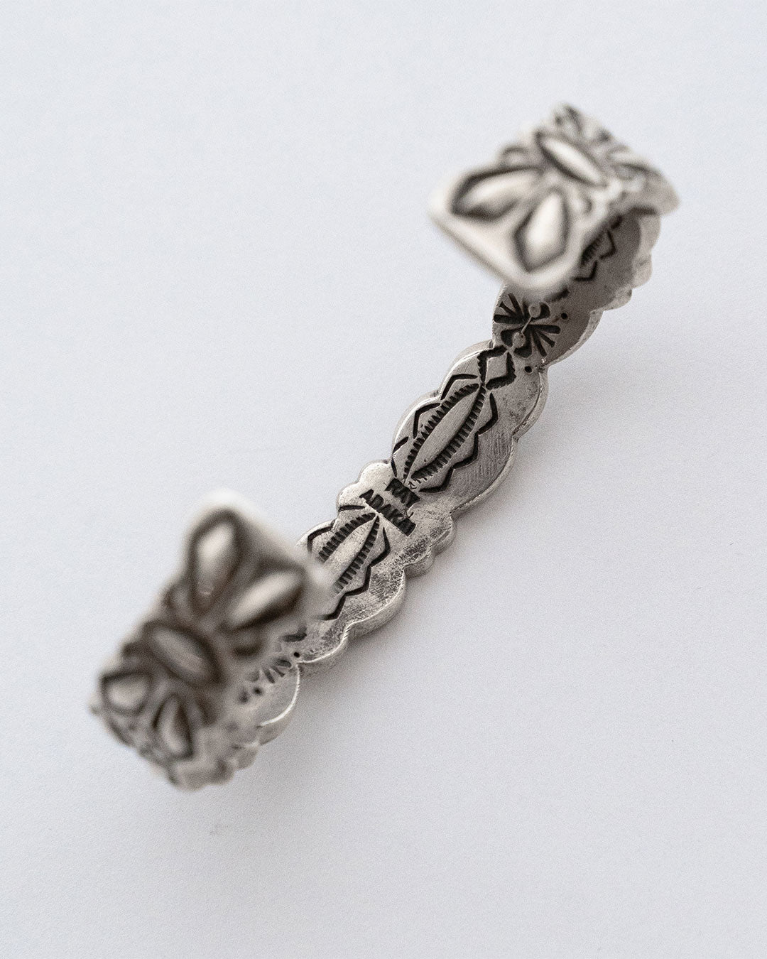 【Indian Jewelry】Navajo『RAY ADAKAI』Double Stamp Bangle ①