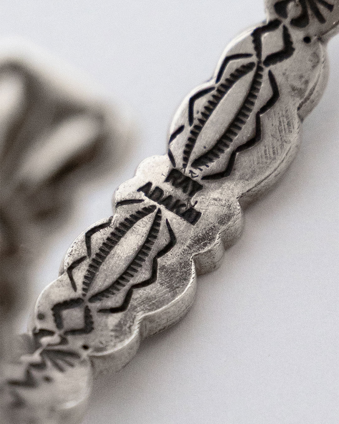 【Indian Jewelry】Navajo『RAY ADAKAI』Double Stamp Bangle ①