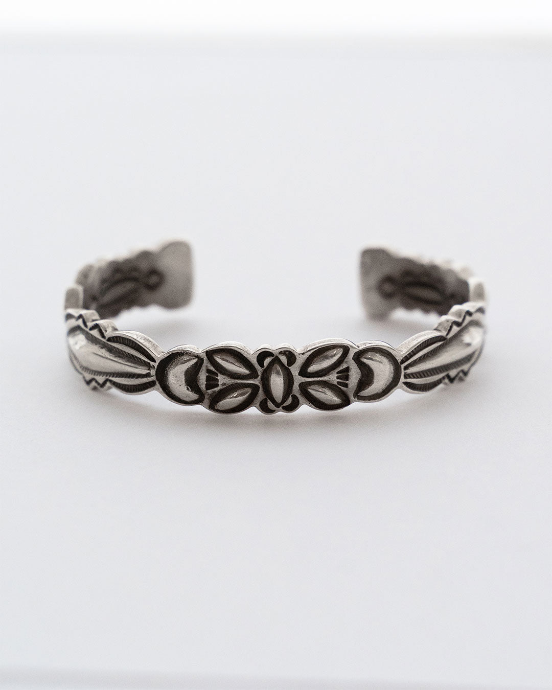 【Indian Jewelry】Navajo『RAY ADAKAI』Double Stamp Bangle ①