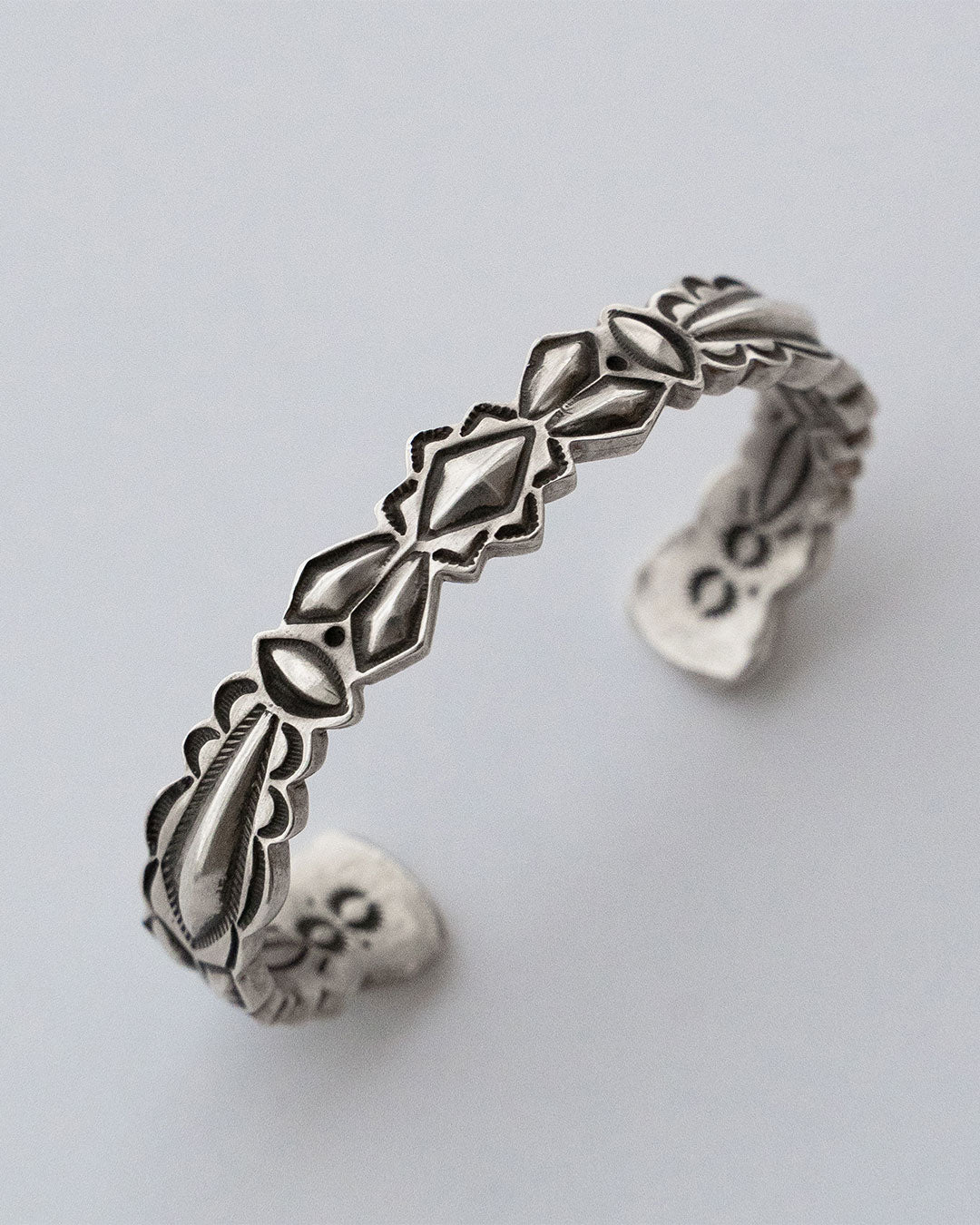 【Indian Jewelry】Navajo『RAY ADAKAI』Double Stamp Bangle ②