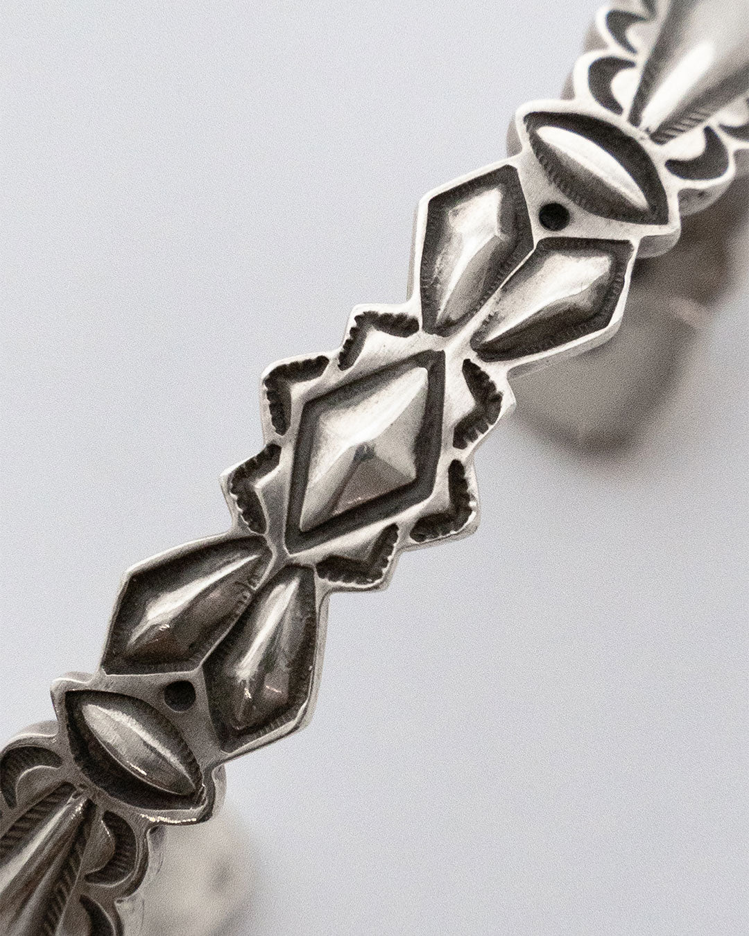 【Indian Jewelry】Navajo『RAY ADAKAI』Double Stamp Bangle ②