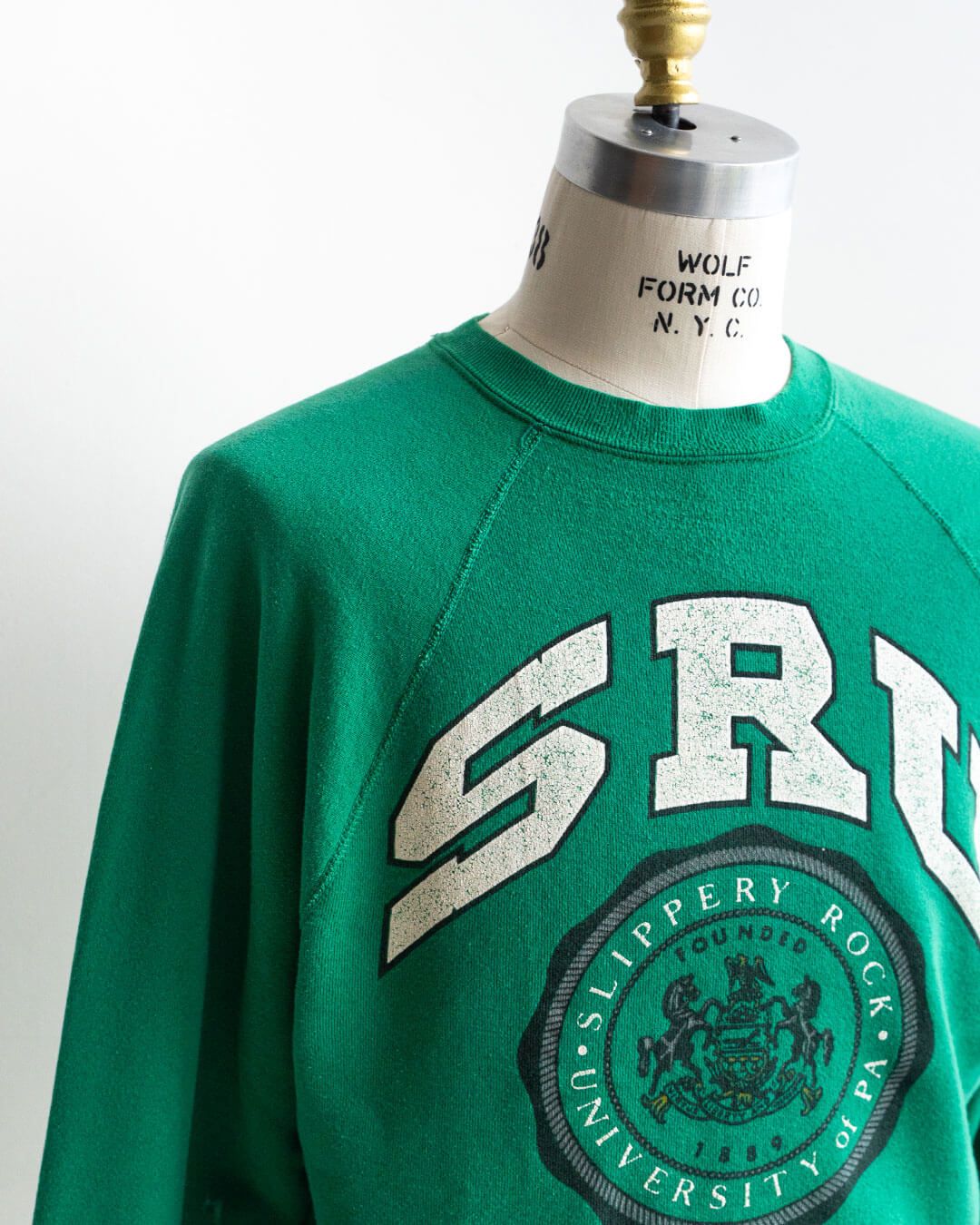 【Vintage】80s University Graphic Sweat 『SRU』 DISCUS ATHLETIC