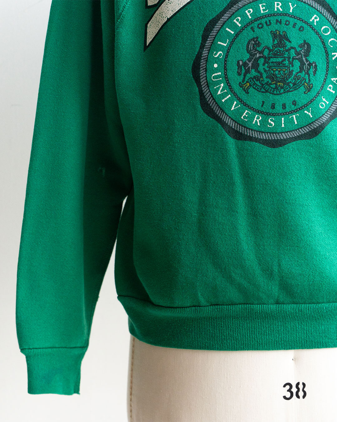【Vintage】80s University Graphic Sweat 『SRU』 DISCUS ATHLETIC