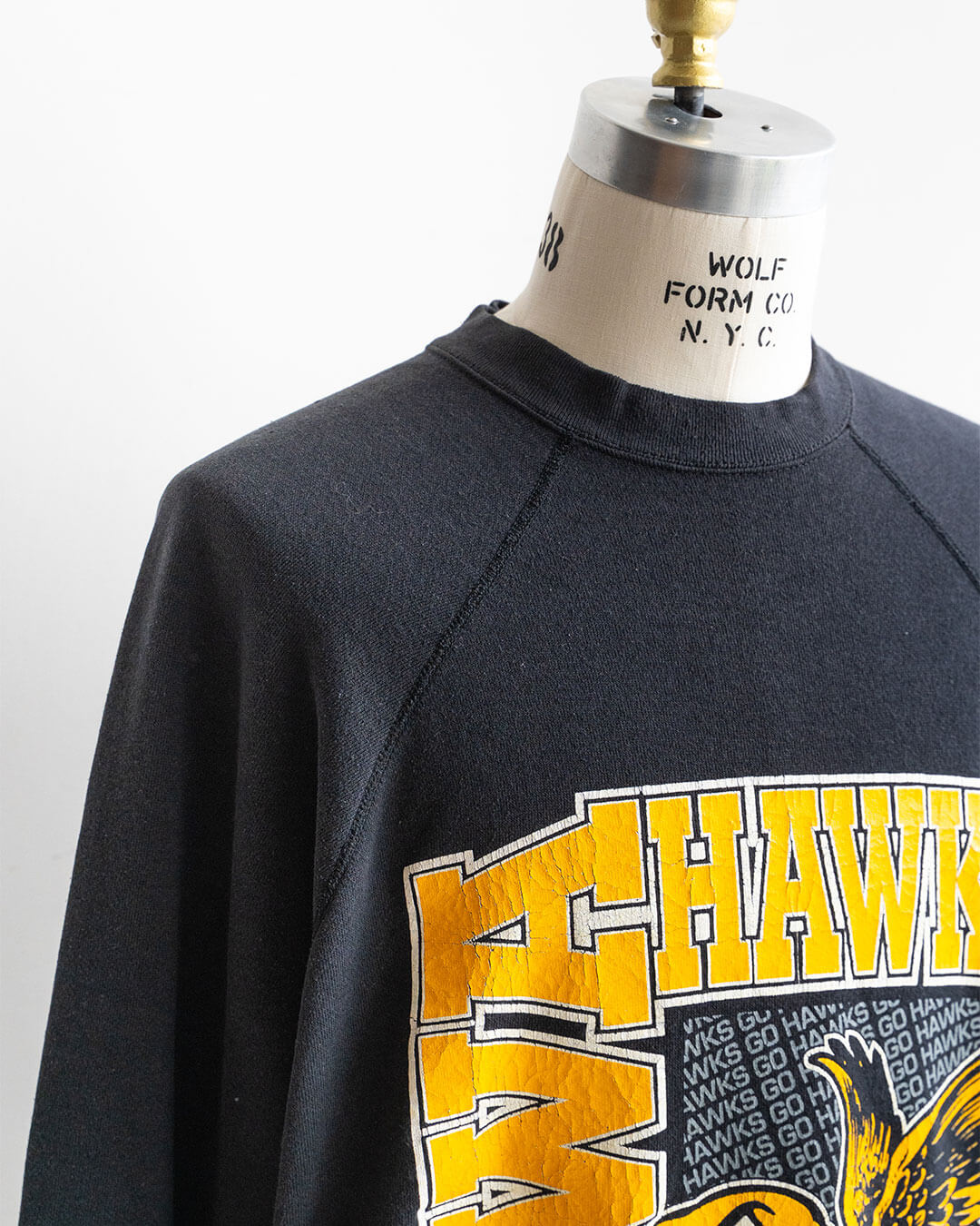 【VINTAGE】80-90s University Graphic Sweat 『IOWA HAWKS』 TULTEX