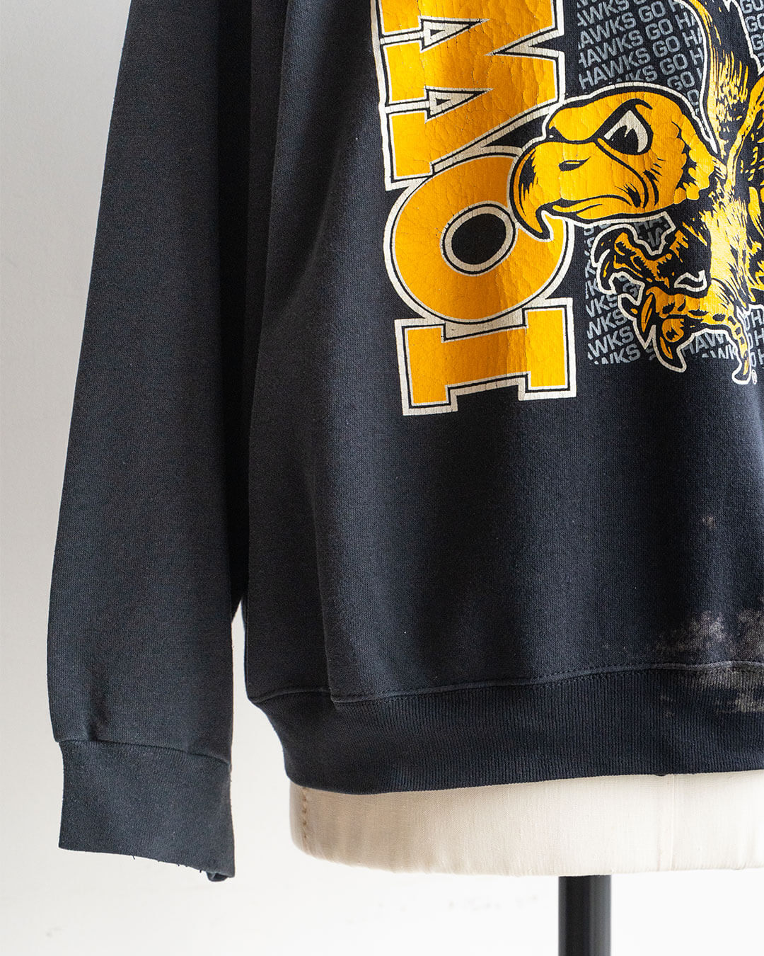 【VINTAGE】80-90s University Graphic Sweat 『IOWA HAWKS』 TULTEX