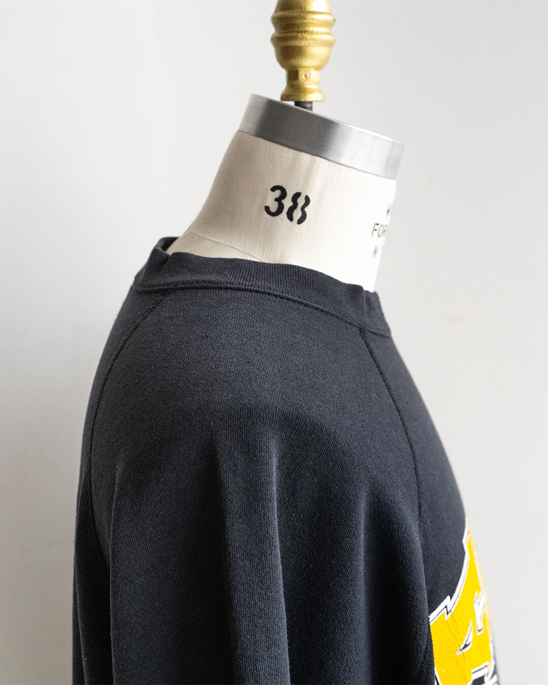 【VINTAGE】80-90s University Graphic Sweat 『IOWA HAWKS』 TULTEX