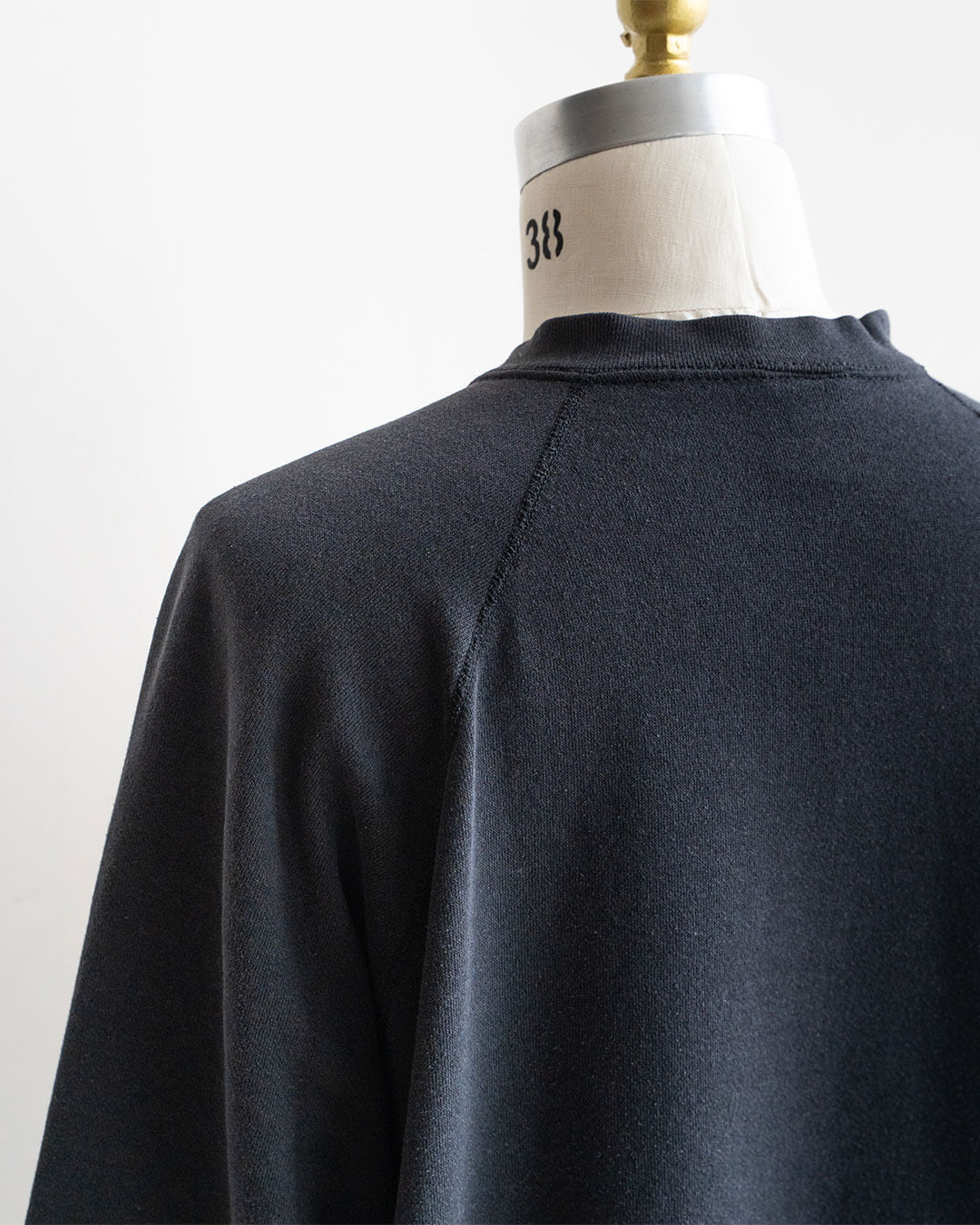 【VINTAGE】80-90s University Graphic Sweat 『IOWA HAWKS』 TULTEX