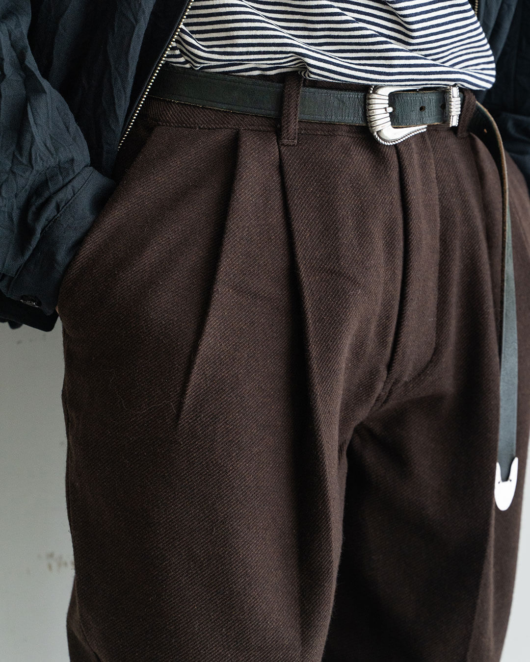 モデル 身長175cm　体重69kg / 着用カラー Dark Brown