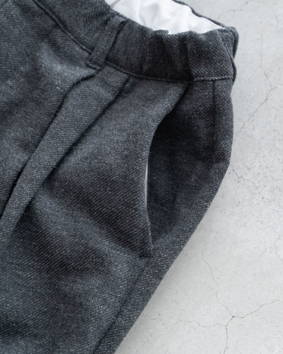 【STILL BY HAND】Cotton Wool 2tuck Trousers
