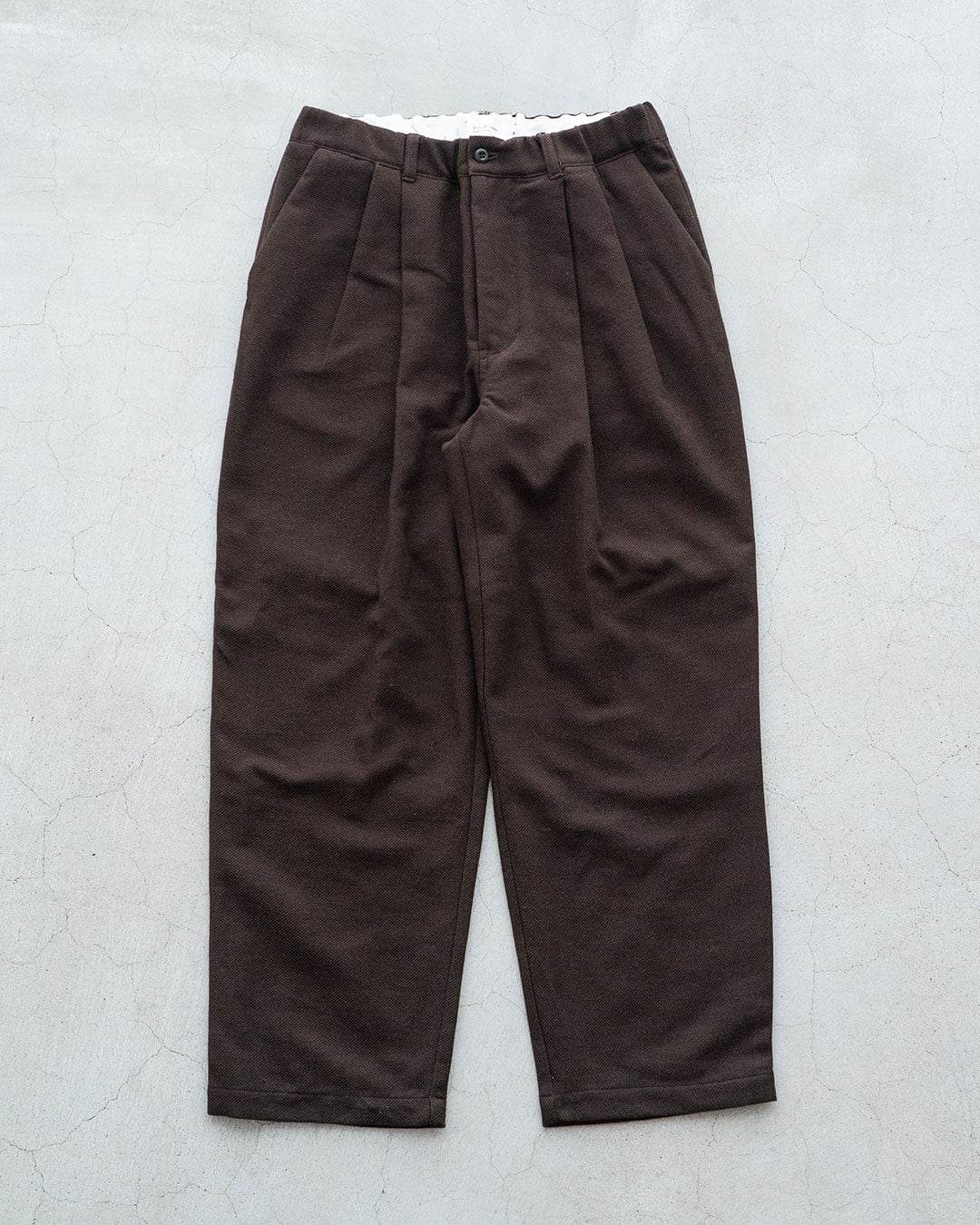 カラー Dark Brown