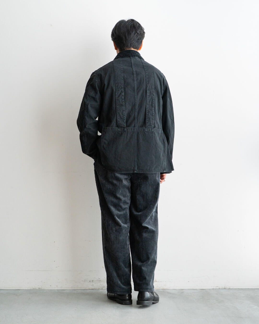 モデル 身長175cm　体重69kg / 着用カラー Black Stone  着用サイズ 3