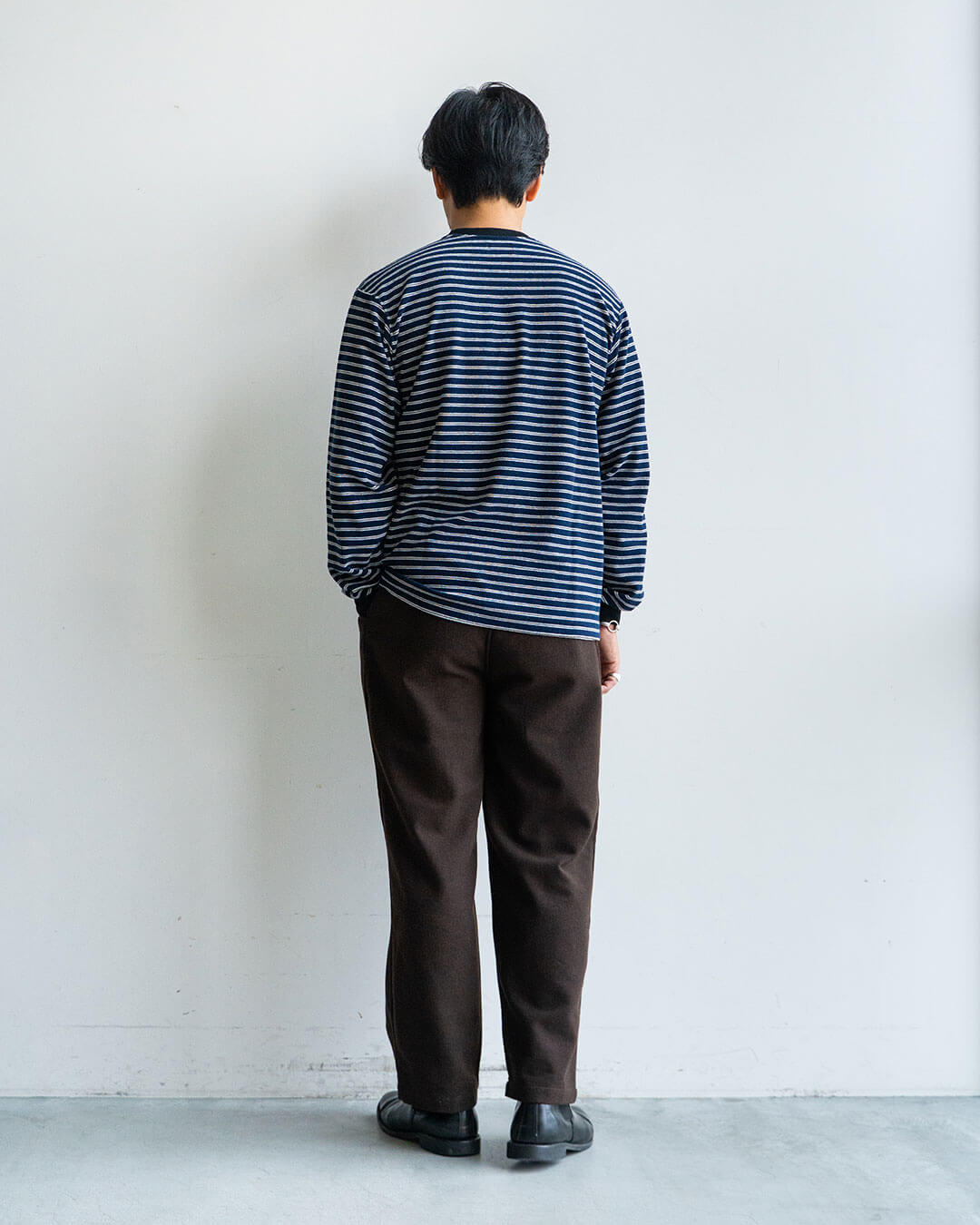 モデル 身長175cm　体重69kg / 着用カラー NAVY サイズ40