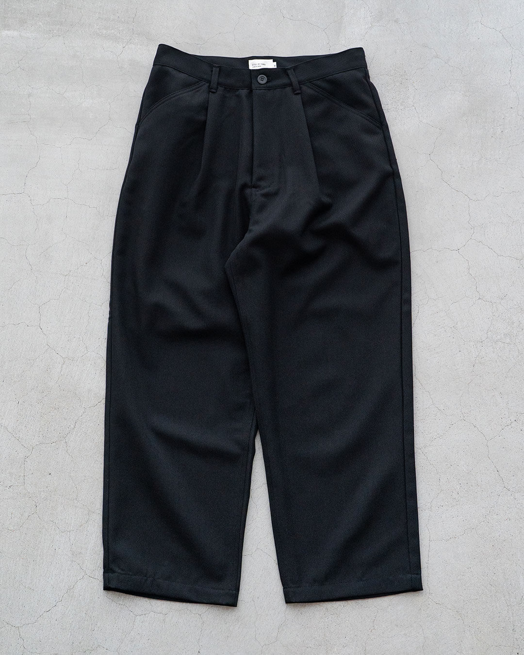カラー Black
