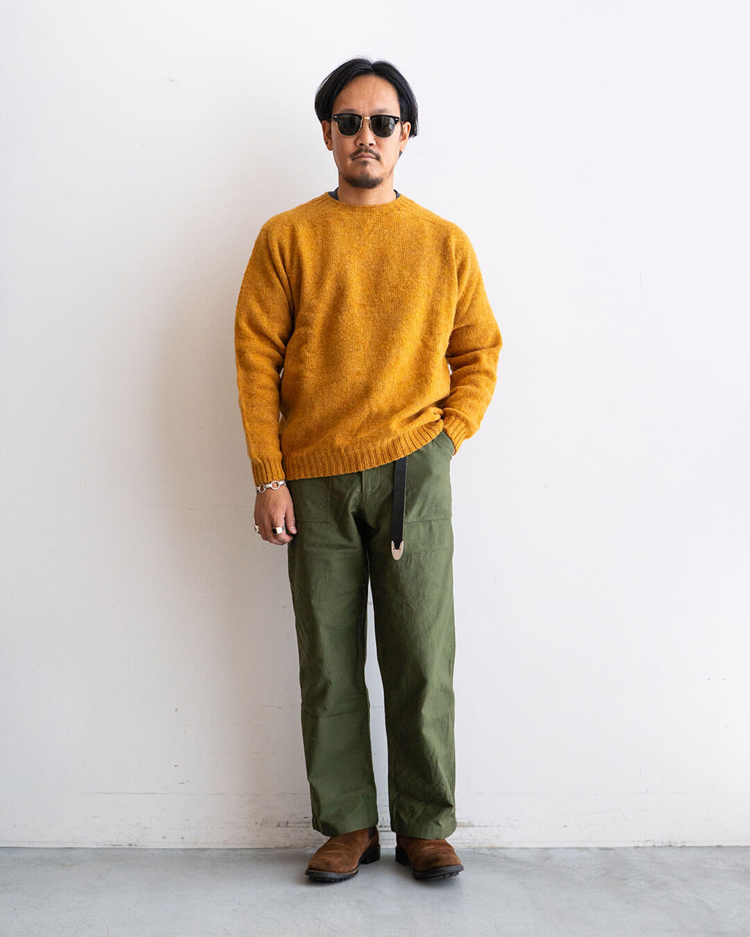 モデル 身長175cm 体重69kg / 着用サイズ 44 着用カラー GOLD DUST